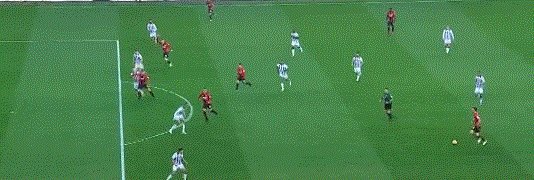 1639259693341035651.gif 新2网址-【意甲】伊布补时凌空斩救主 AC米兰客场平乌迪内斯