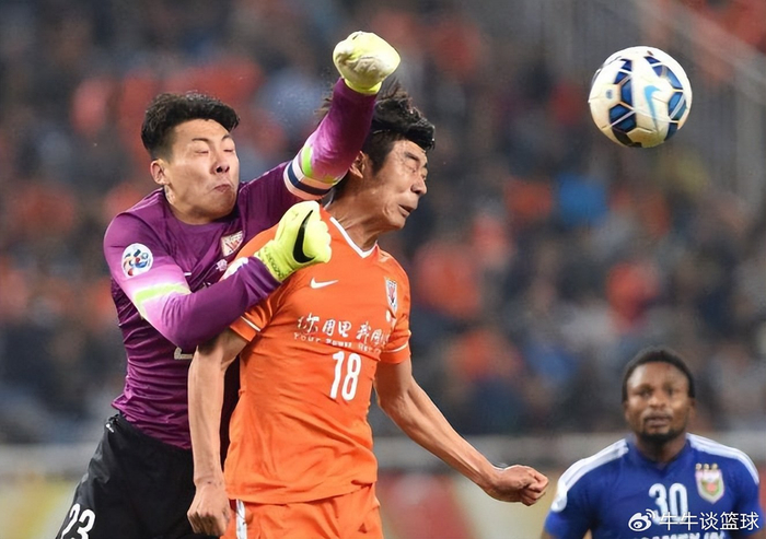 王大雷全新形象亮相中超！首轮就表现不俗零封对手，征服山东球迷|鲁能|山东队|辽宁|辽宁铁人|本菲卡足球俱乐部_新浪体育_新浪新闻