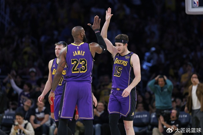 3首轮追字母+2.4亿续小里!队记曝湖人计划 詹姆斯时代真要结束了|吉安尼斯·安特托孔波|里夫斯|紫金军团|东契奇|洛杉矶湖人队_新浪体育_新浪新闻