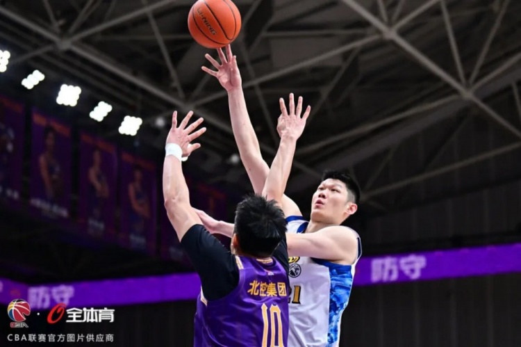 新2网址-常规赛第18轮｜五人上双！浙江方兴渡拿下北京控股再迎七连胜！